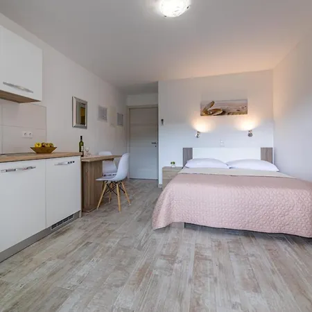 Augustinovic Apartamento Baška